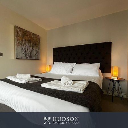 Central Townhouse With Parking Telford Extérieur photo