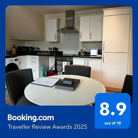 Central Townhouse With Parking Telford Extérieur photo