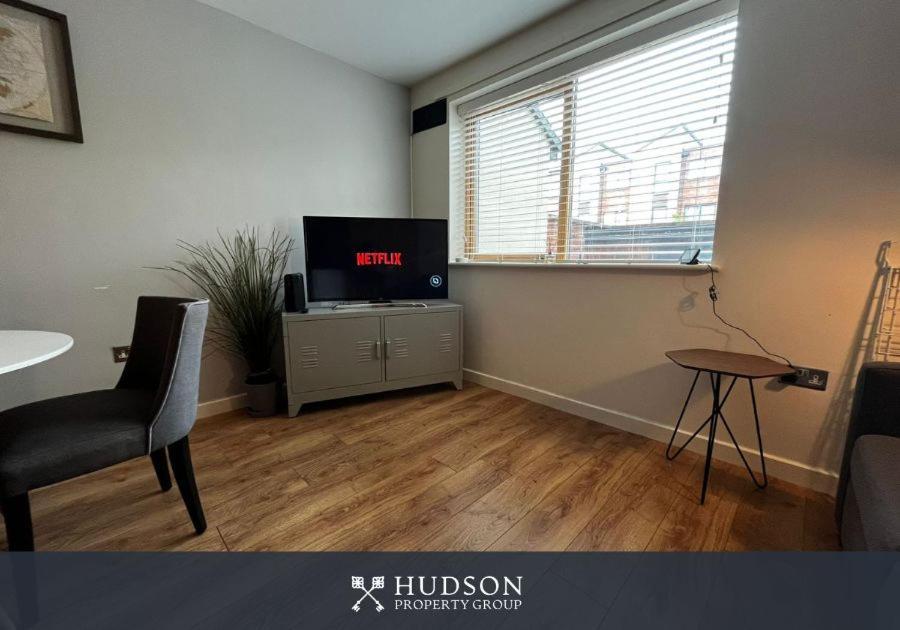Central Townhouse With Parking Telford Extérieur photo