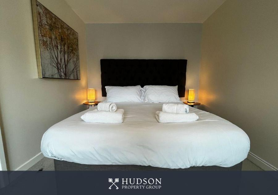 Central Townhouse With Parking Telford Extérieur photo