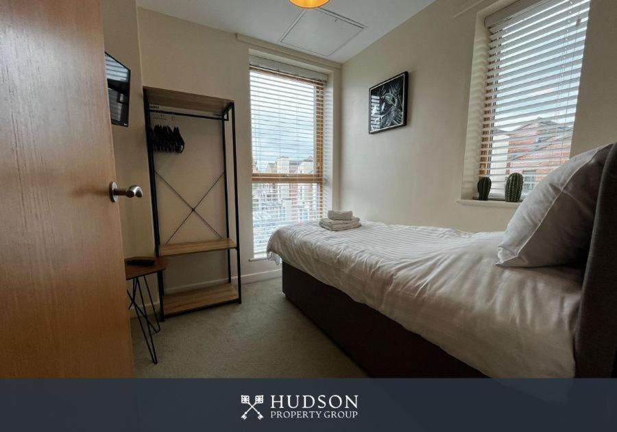 Central Townhouse With Parking Telford Extérieur photo